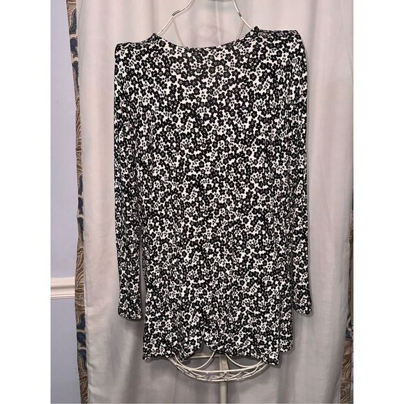 Beautiful stylish J. Jill Women's Top Tee L Large Black White Floral Stretch Ray - Picture 1 of 8